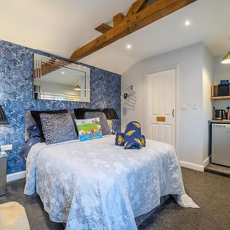 Wheelhouse Apartment Уитби Екстериор снимка