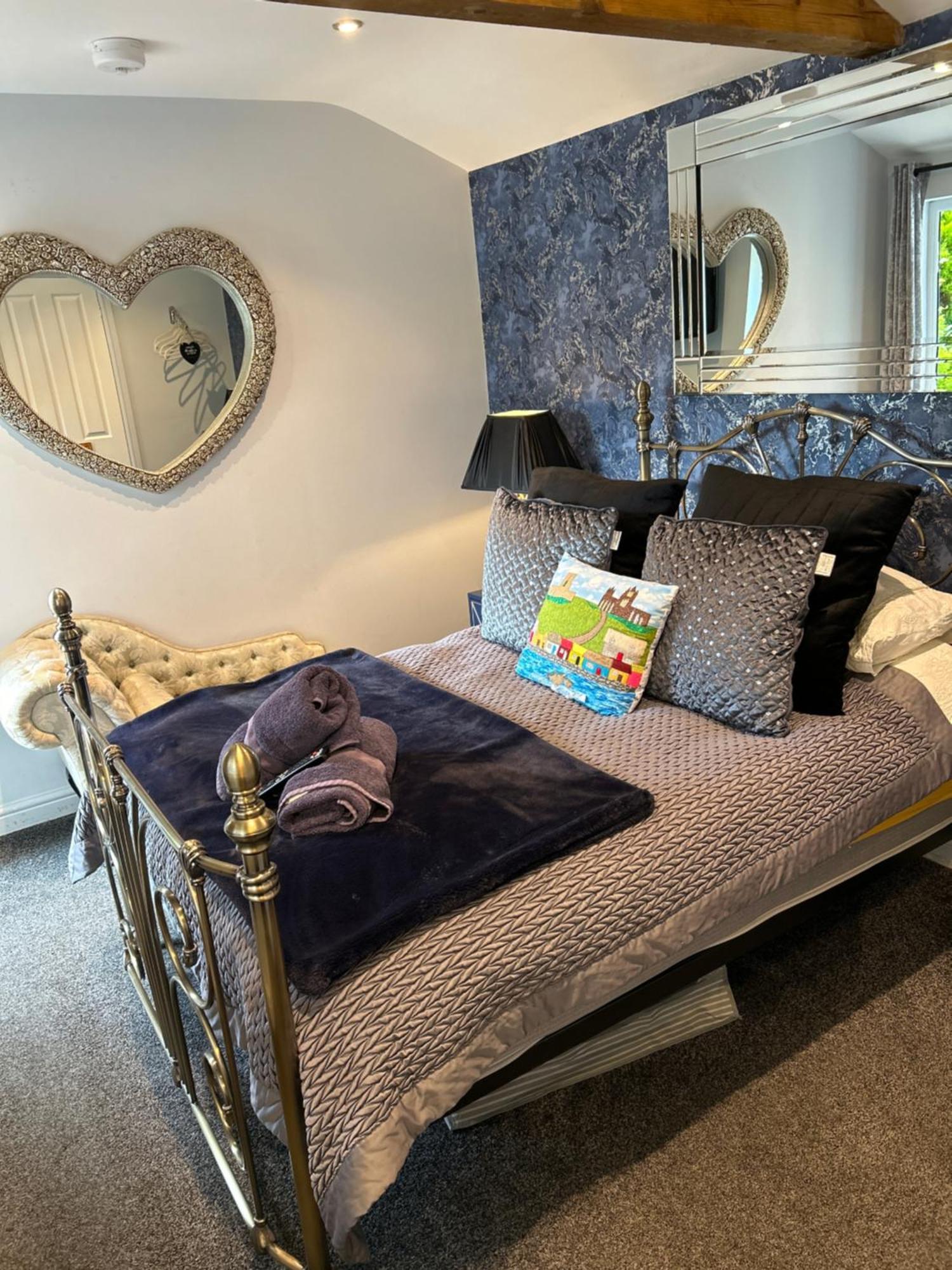 Wheelhouse Apartment Уитби Екстериор снимка