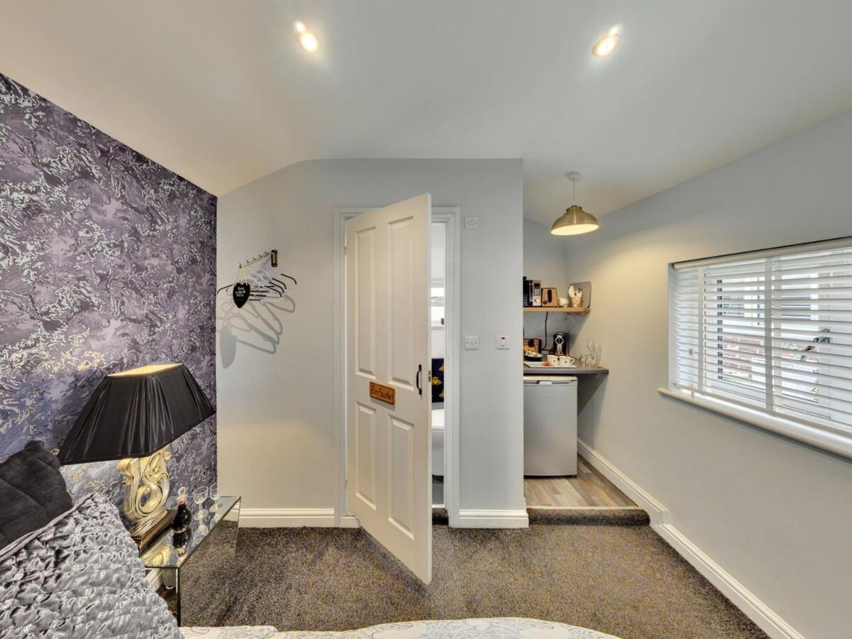 Wheelhouse Apartment Уитби Екстериор снимка