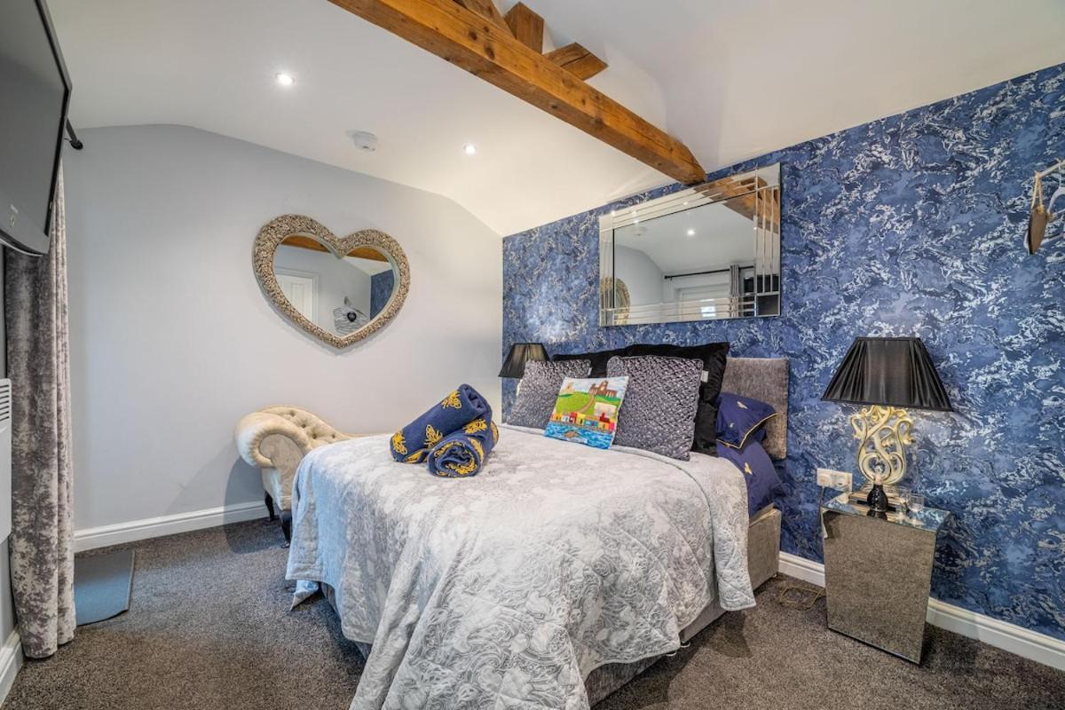 Wheelhouse Apartment Уитби Екстериор снимка