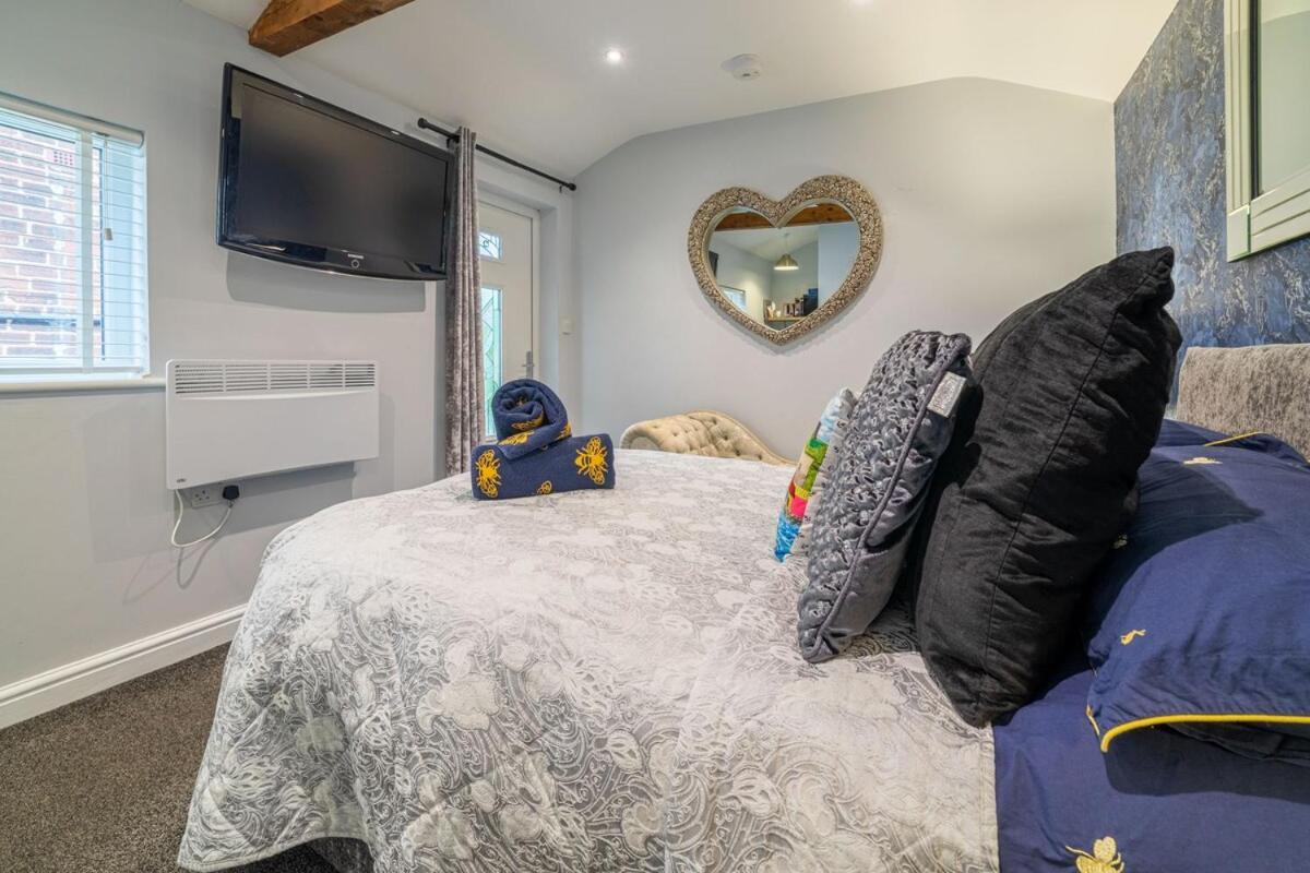 Wheelhouse Apartment Уитби Екстериор снимка