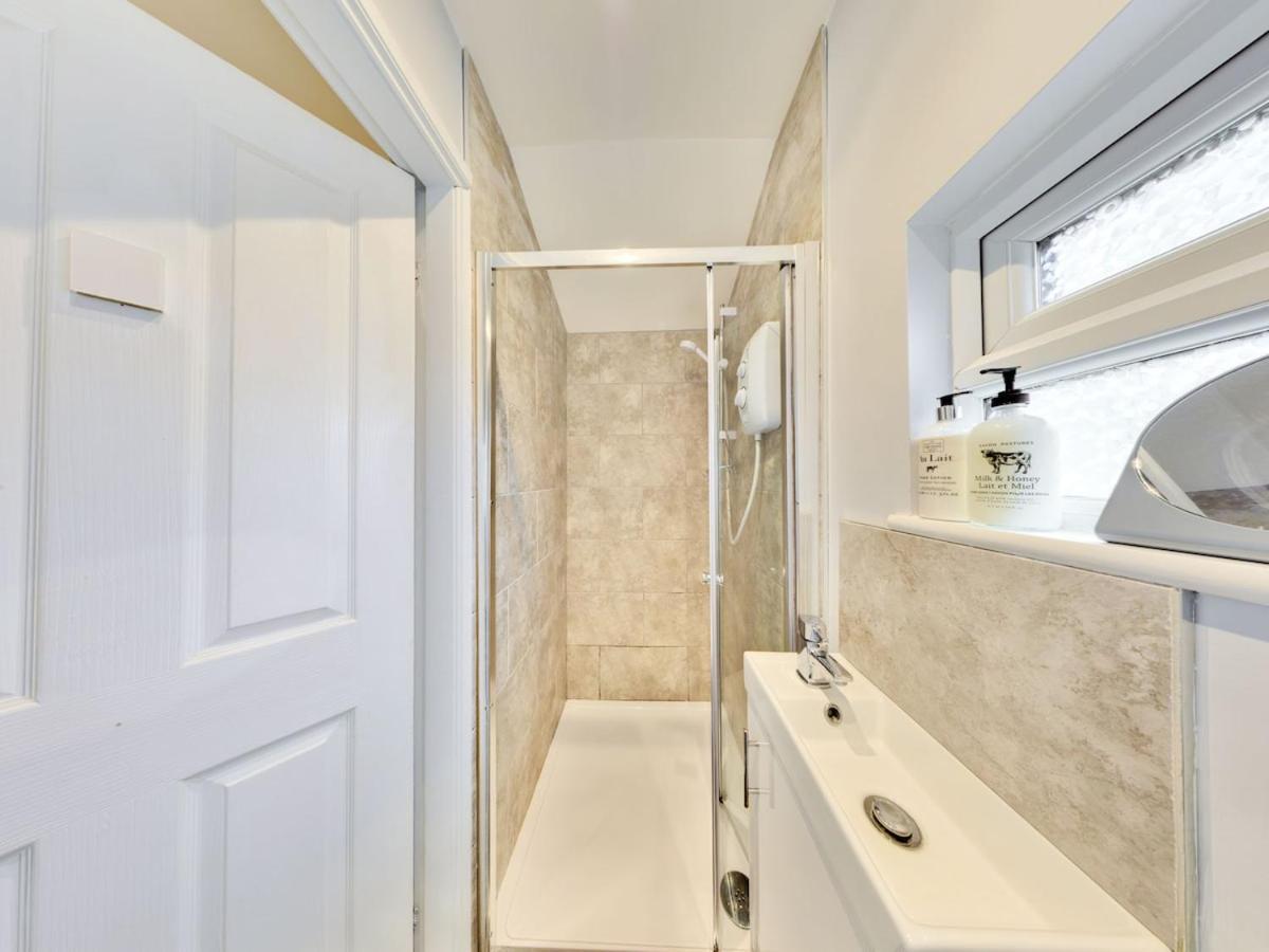 Wheelhouse Apartment Уитби Екстериор снимка